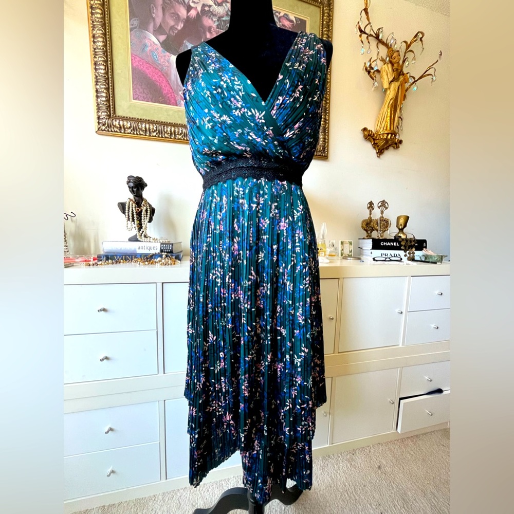 Banana Republic Pleated Tiered Floral Garden Lace Midi Dress Size 6